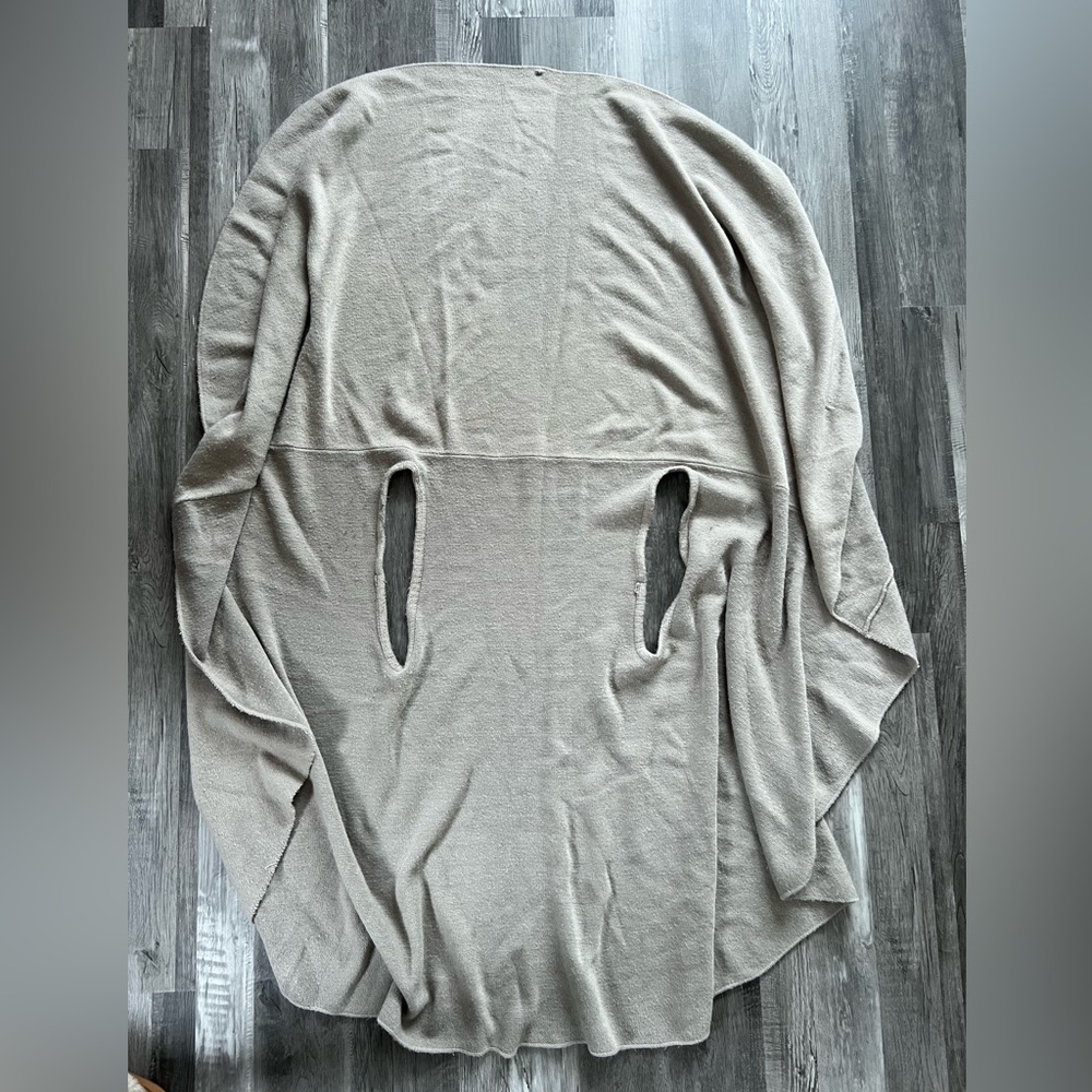 Light grey shawl/sleeveless cardigan